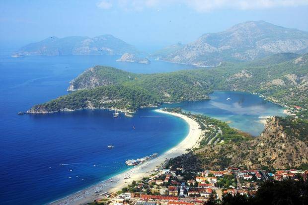 Turqia, e dyta në botë për plazhet me Flamurin Blu