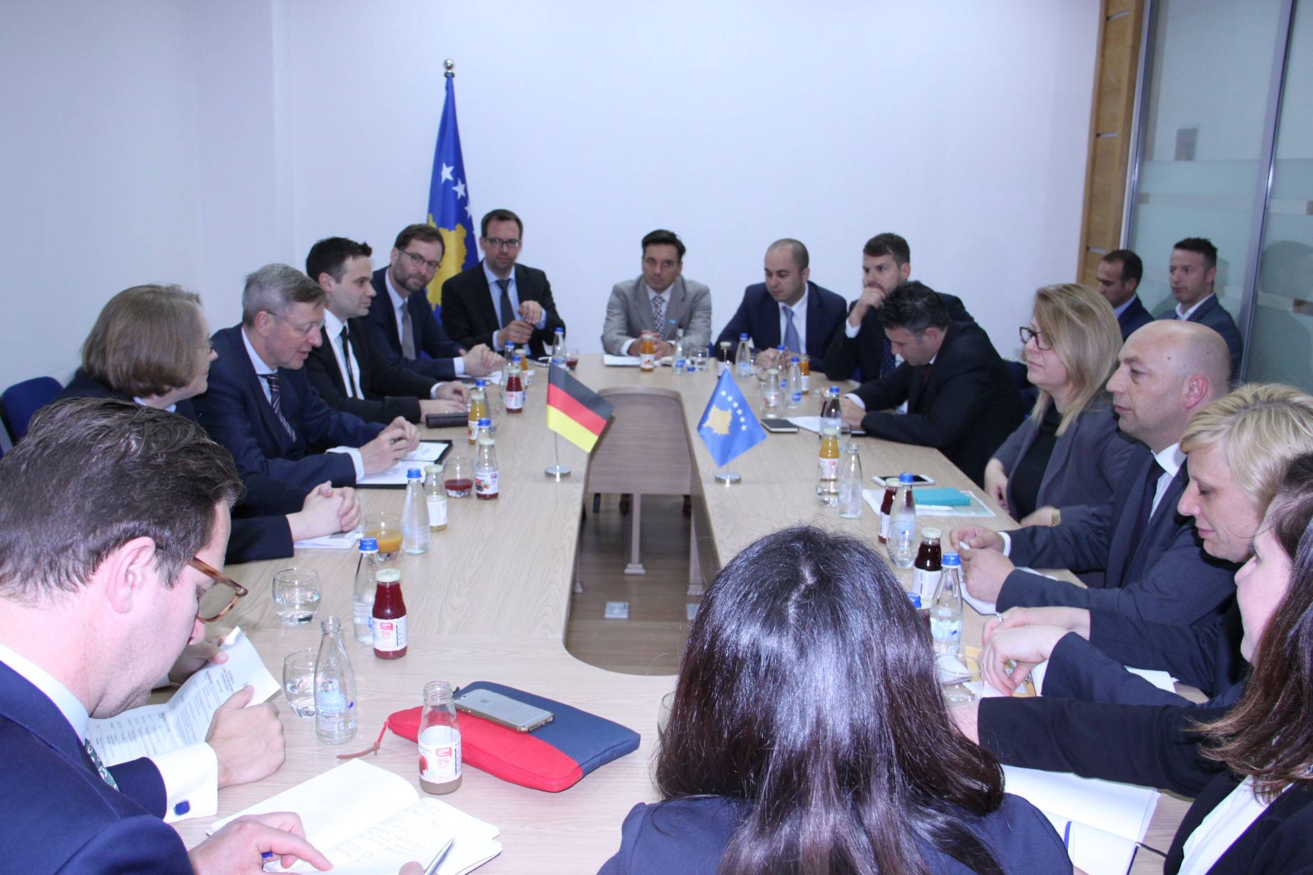 Bajrami u bën thirrje investitorëve nga Gjermania të investojnë në Kosovë