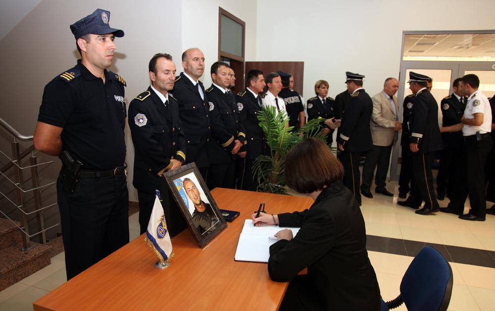 Policia e Kosovës përkujton heroin Enver Zymeri