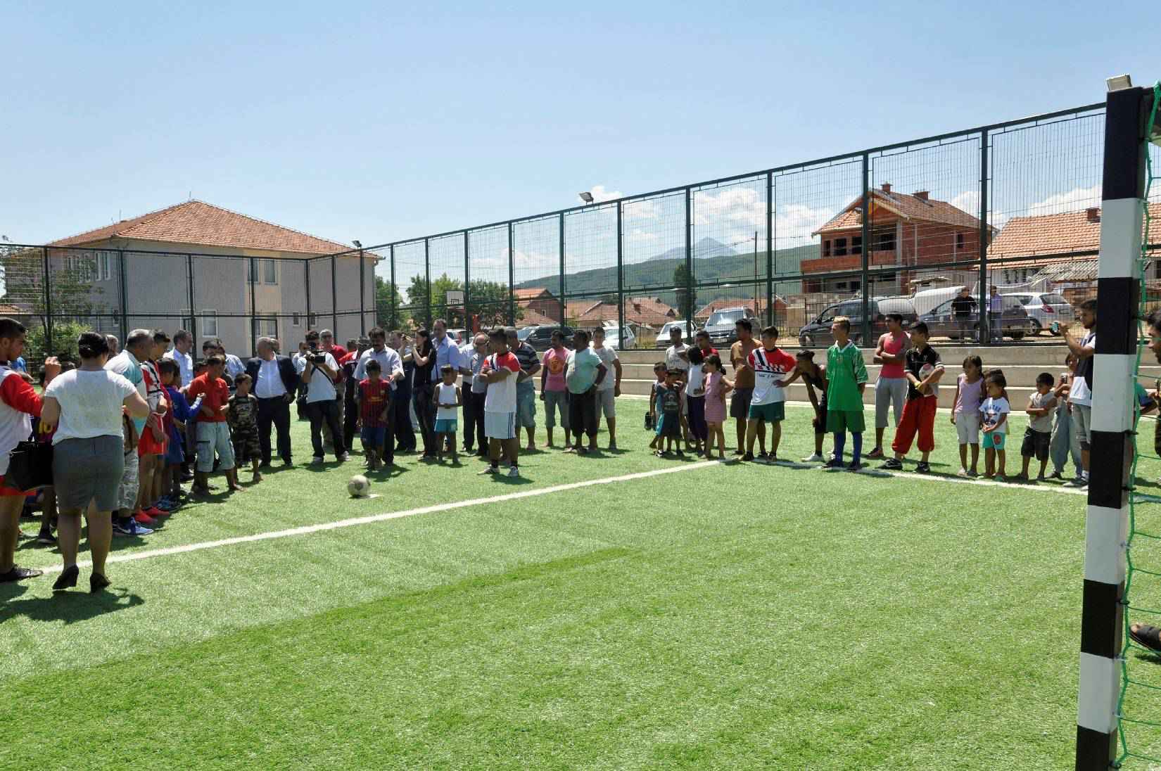 Ministri Shala përuroi Poligonin Sportiv në Dubravë të Ferizajt