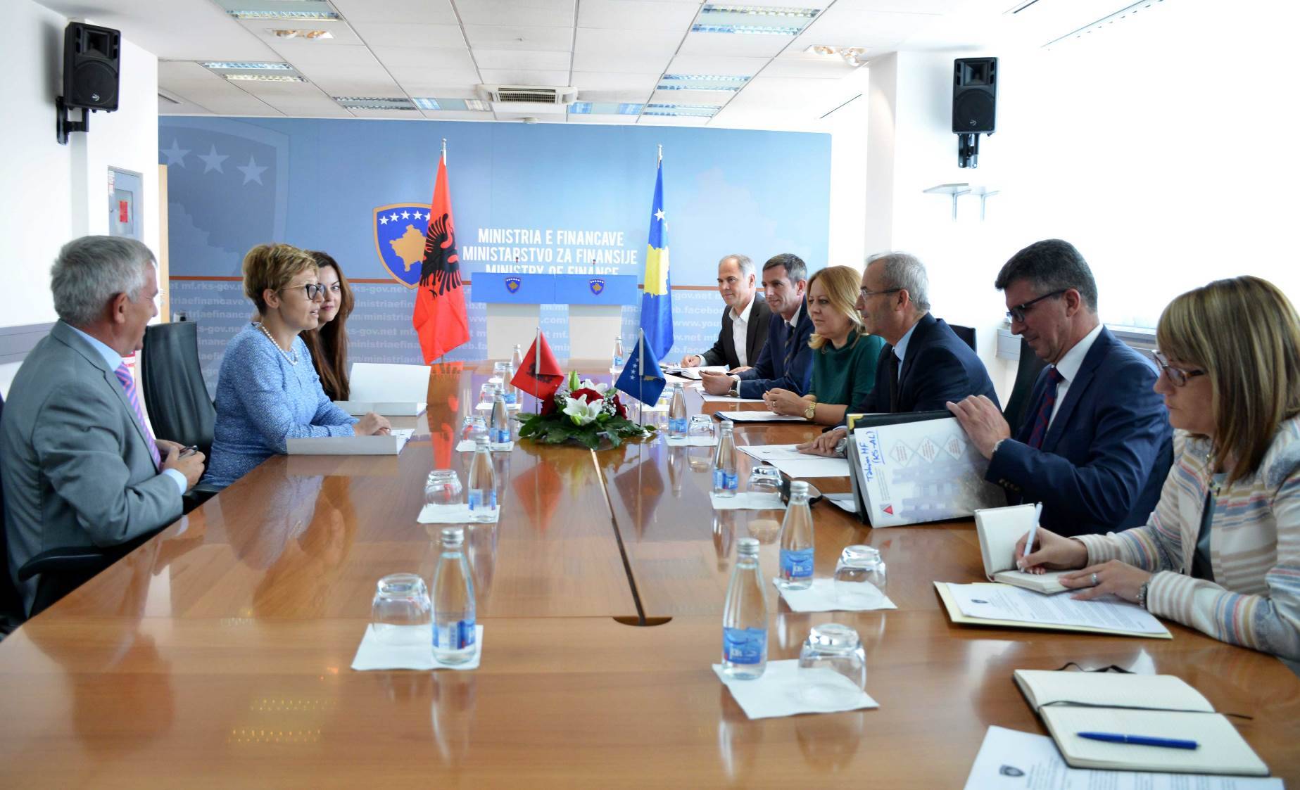 Kosova dhe Shqipëria diskutojnë eliminimin e barrierave tregtare