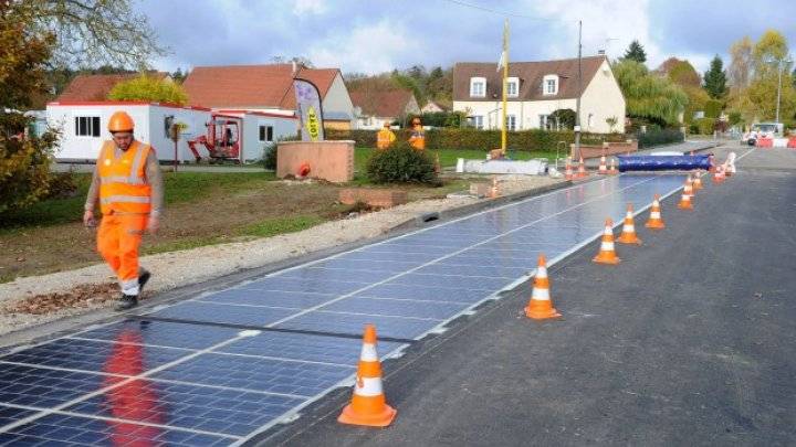 Franca instaloi rrugën e parë diellore në botë