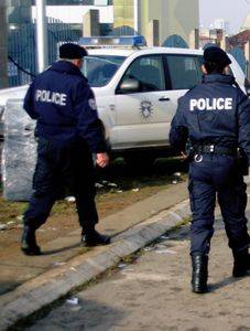 Policia konfiskon 5420 euro false dhe arreston 4 veta