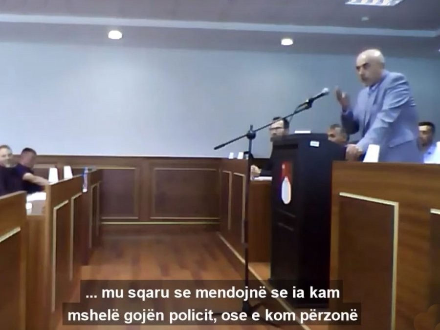 VV dënon ashpër kërcënimin në Kuvendin Komunal të Skenderajt