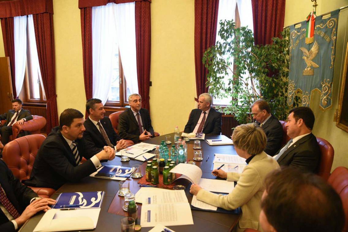 Ministri Krasniqi fton bizneset italiane të investojnë në Kosovë