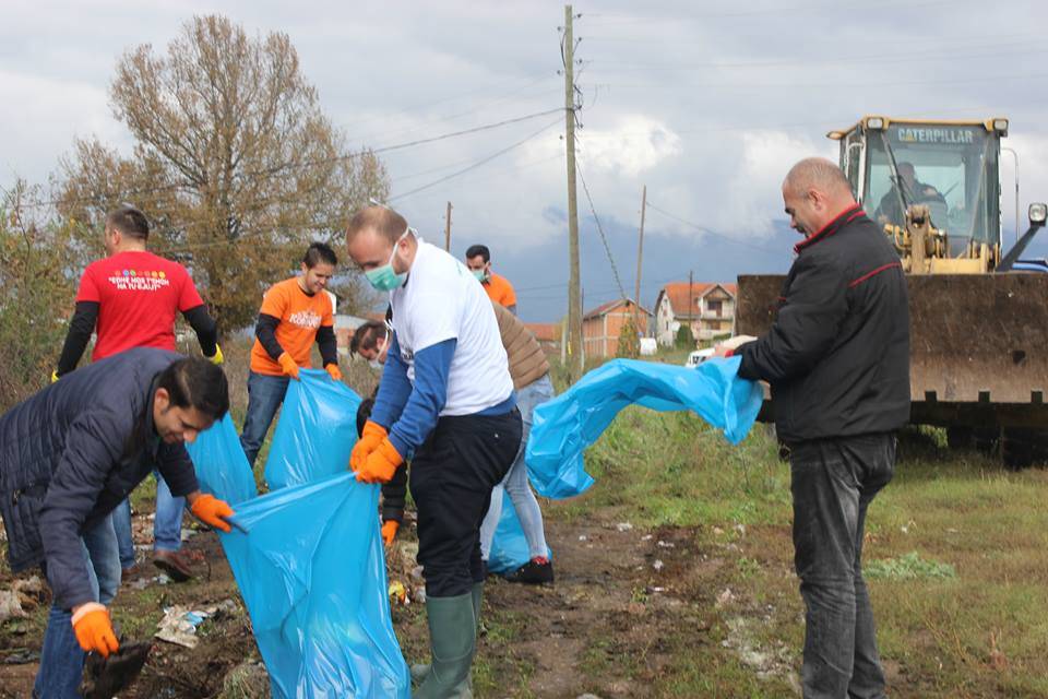 Mbahet aksion pastrimi në Lagjen Rome në Fushë Kosovë