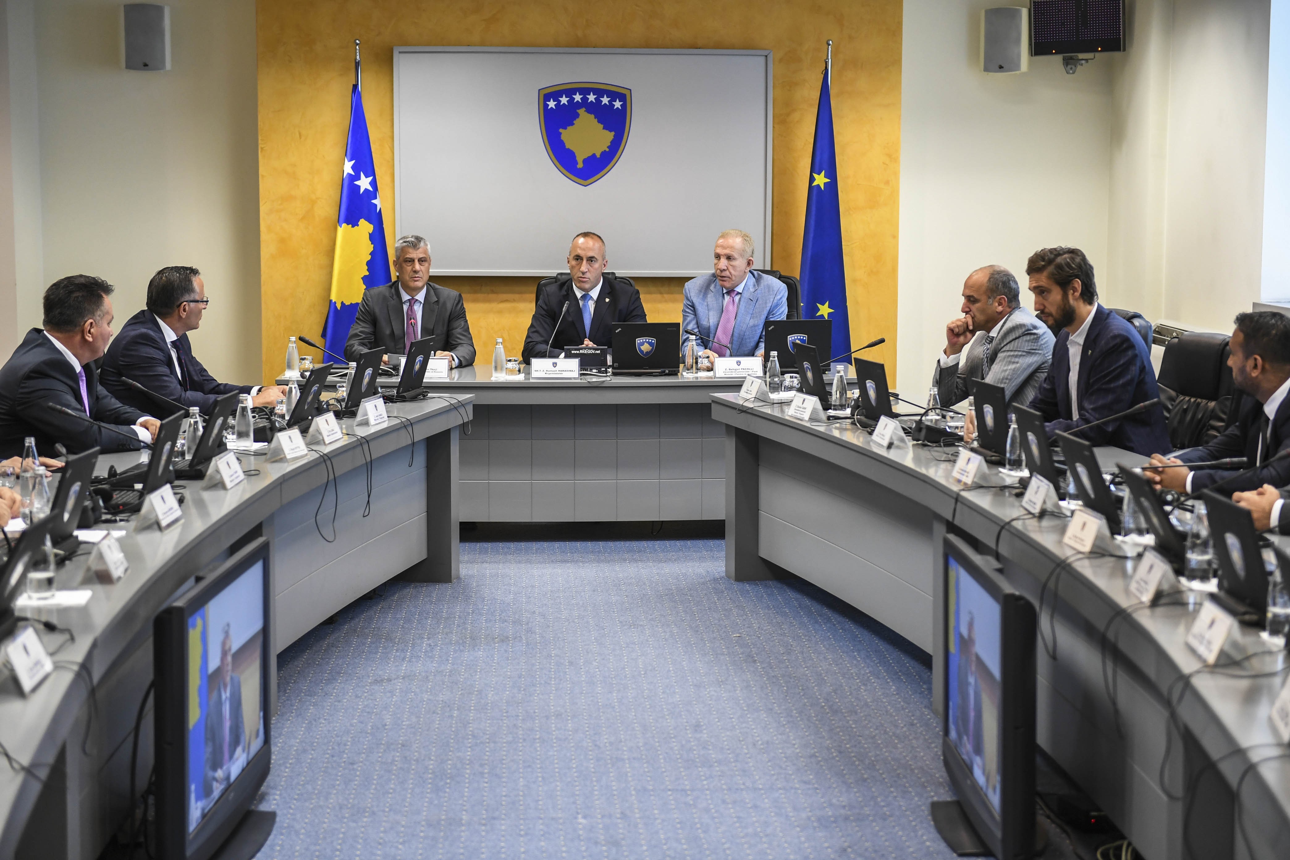 Presidenti Thaçi informon kabinetin qeveritar për takimin në Bruksel