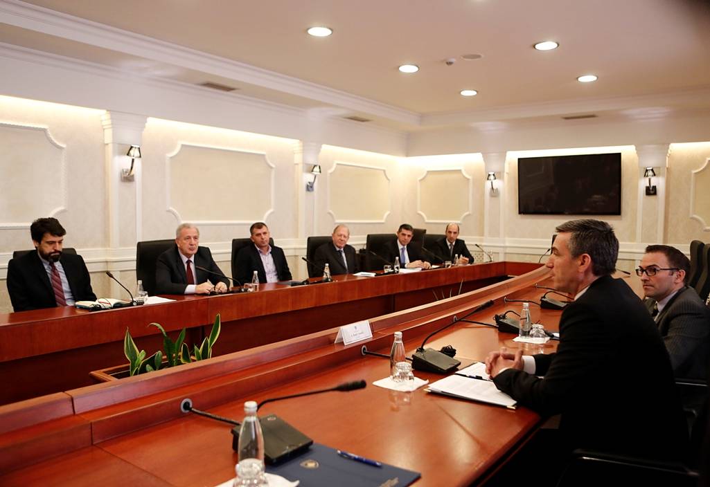 Veseli: Asnjë gur i Kosovës nuk do të privatizohet
