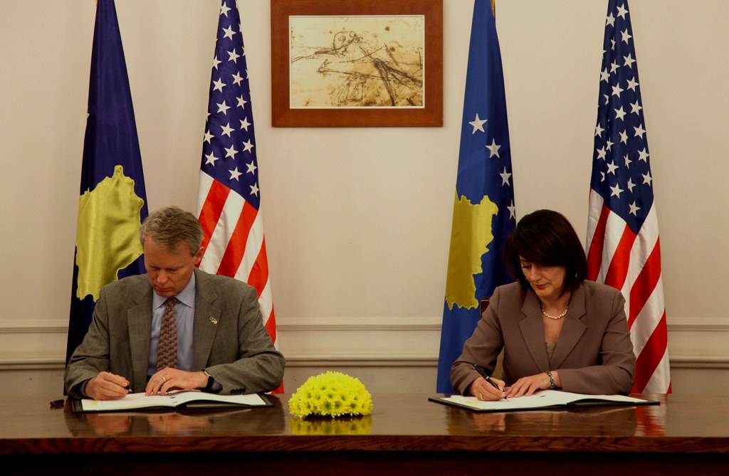 Kosova dhe SHBA nënshkruan marrëveshjen e ekstradimit
