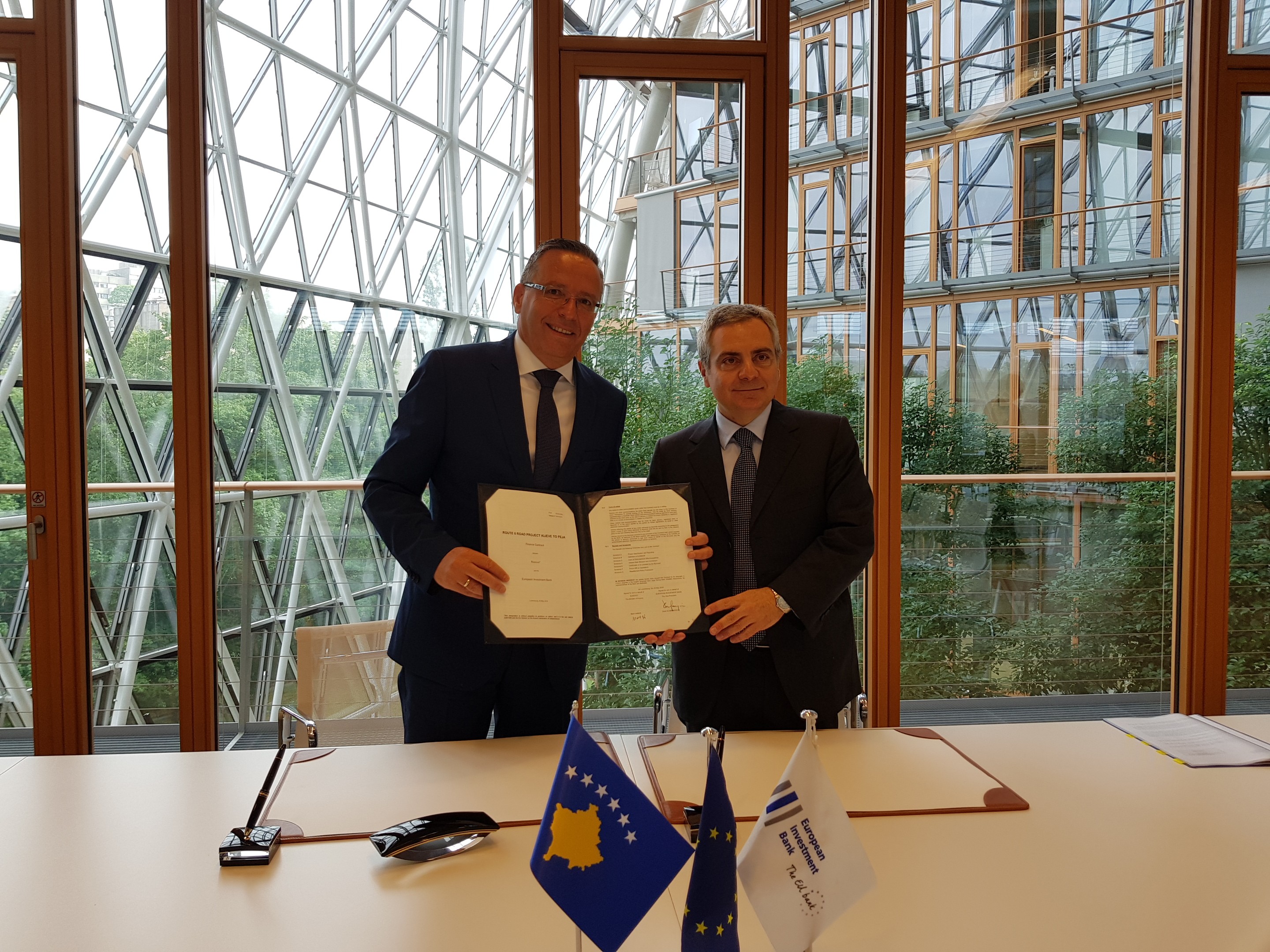  Ministri Hamza sjell në Kosovë Bankën Evropiane për Investime 