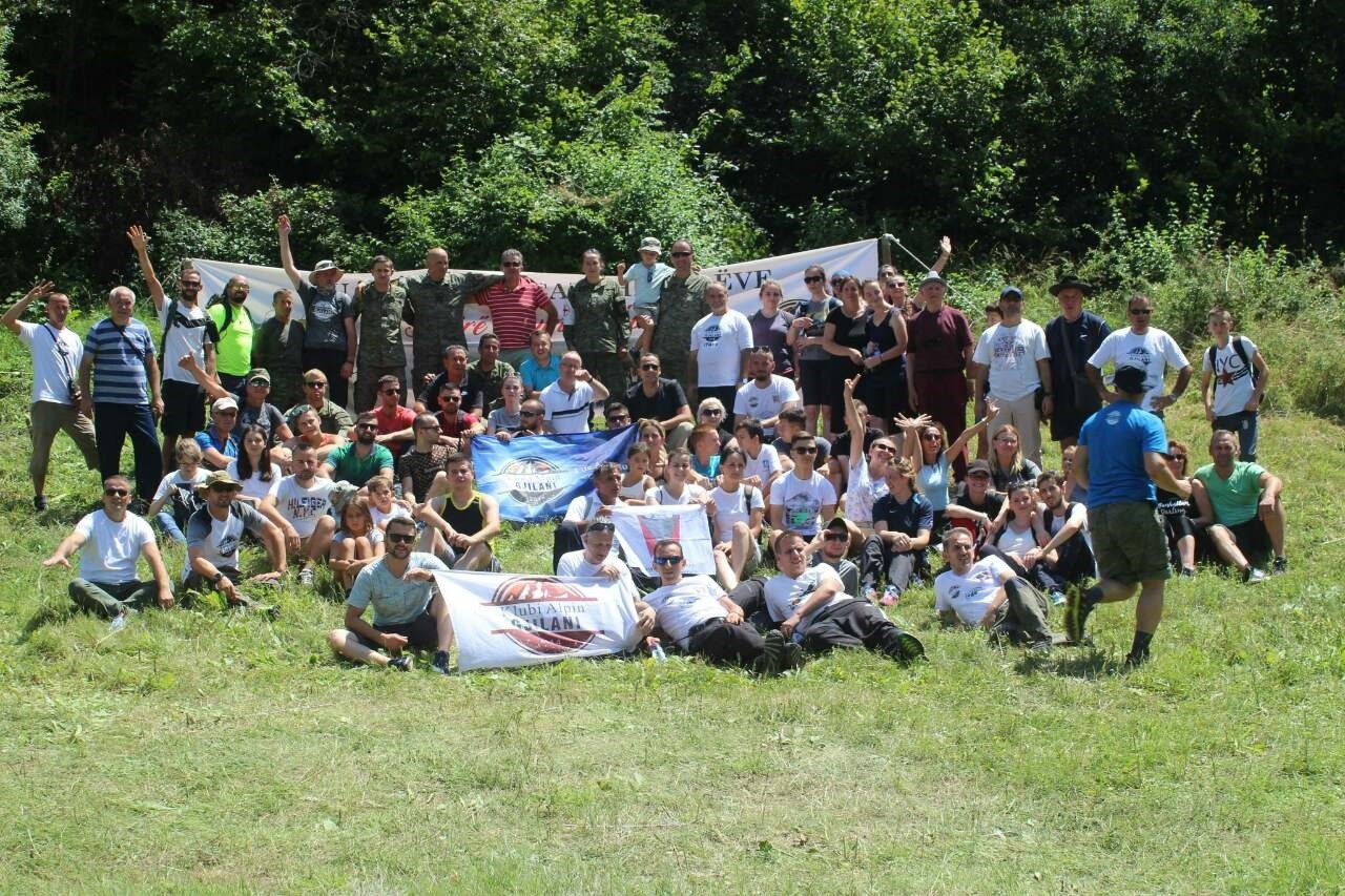 Mbi 300 bashkatdhetarë të Gjilanit i bashkohen “Ecjes së alpinistëve”