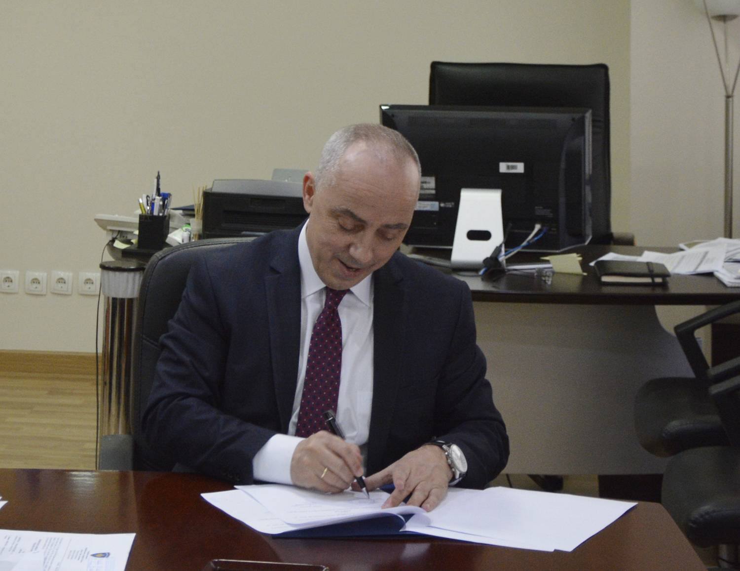 Ministri Zharku nënshkroi Udhëzimin Administrativ nr.08/2017