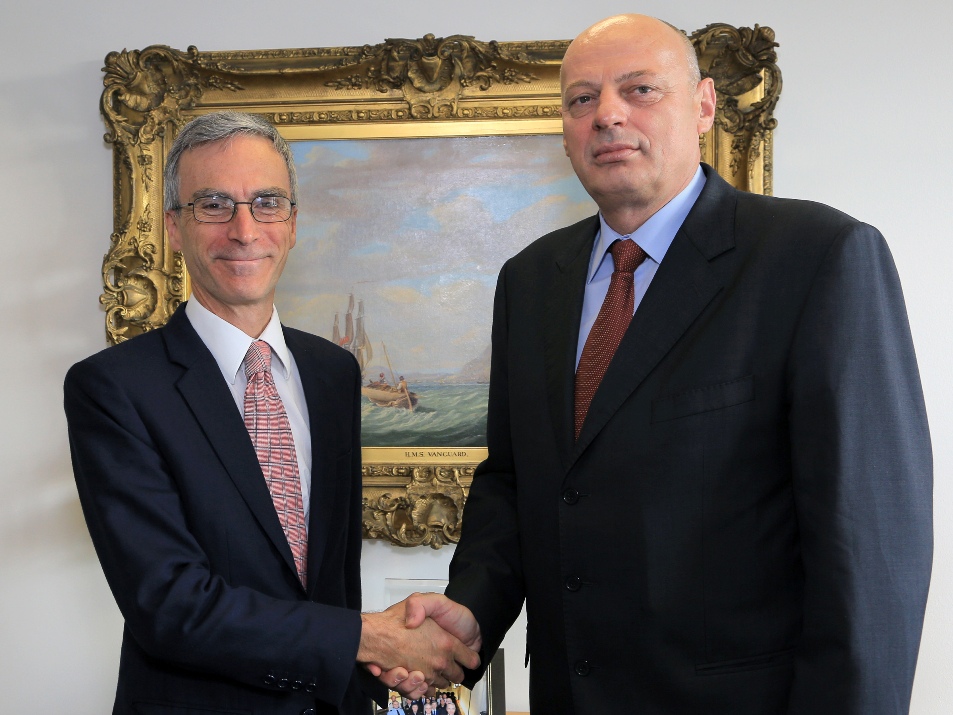 Ministri Çeku takohet me ministrin e Mbrojtjes së Britanisë 