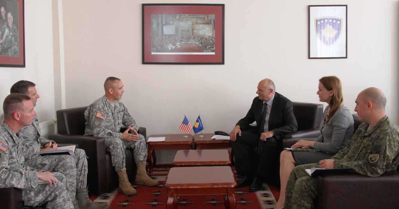 Gjeneral major Timoty Orr po qëndron për një vizitë zyrtare në FSK