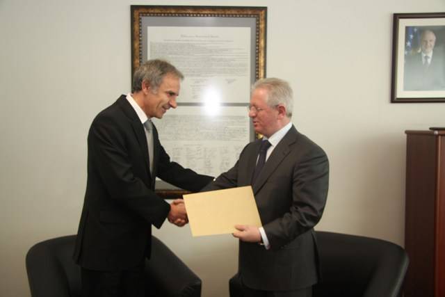 Ambasadori i Maqedonisë i dorëzon letrat kredenciale