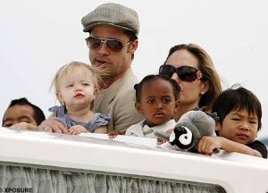 Jolie dhe Pit adoptojnë fëmijën nga Etiopia