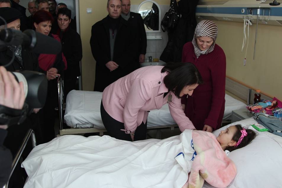 Presidentja Jahjaga vizitoi Asmira Rekën nga Restelica