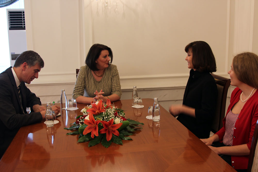 Presidentja Jahjaga priti në takim ambasadoren Bukurije Gjonbalaj 