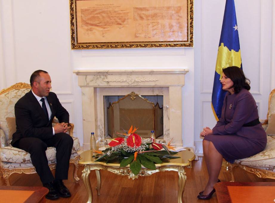 Presidentja Jahjaga i uroi mirëseardhje Haradinajt