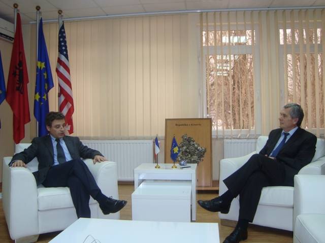Ambasadori francez vizitoi Mitrovicën