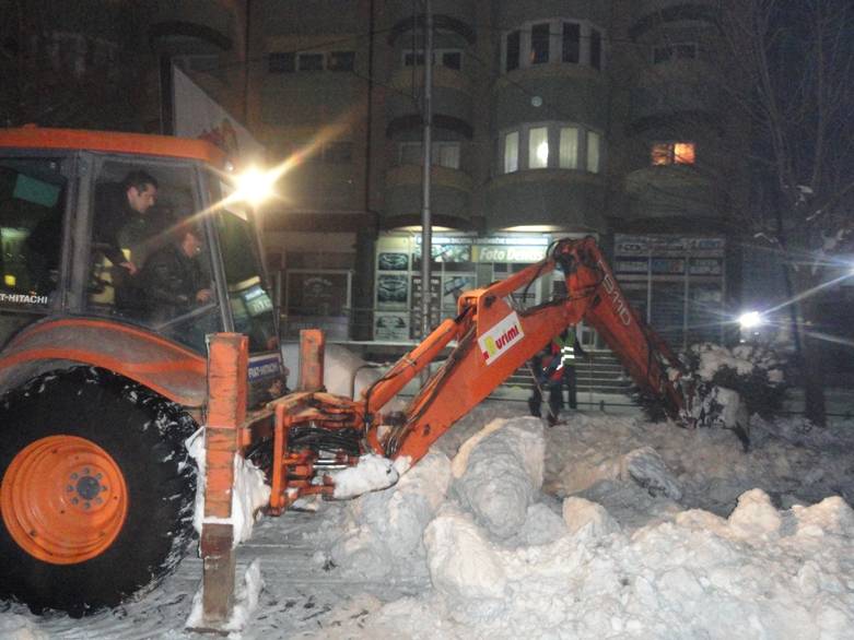 Komuna nis aksion gjatë natës për pastrimin e rrugëve të qytetit