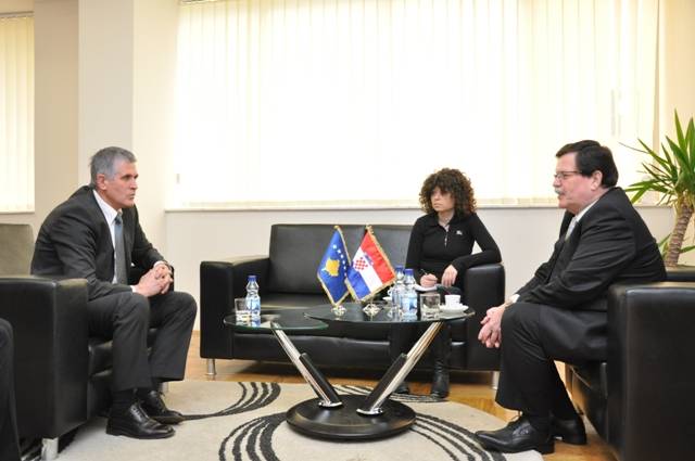 Ministri Rexhepi priti ambasadorin e Kroacisë  