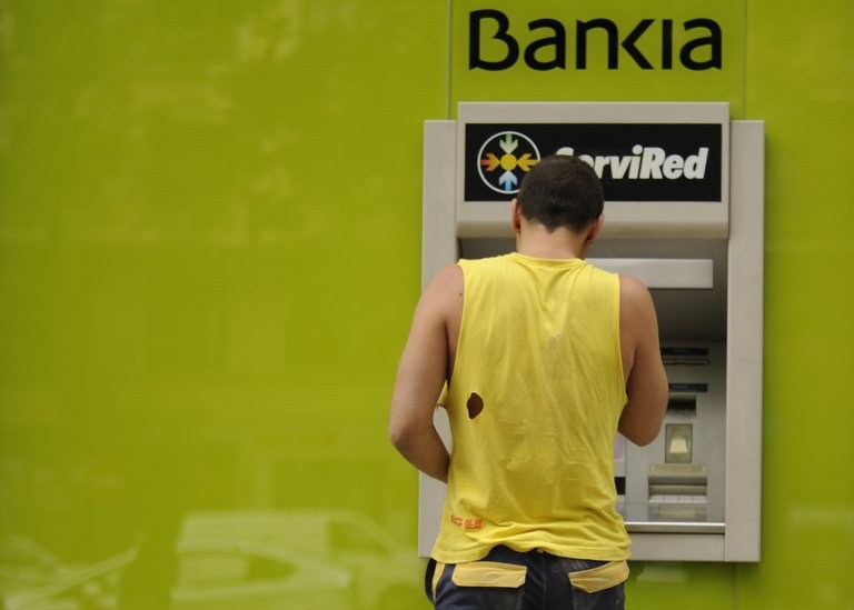 Ish-drejtuesit e Bankias hetohen për mashtrim  