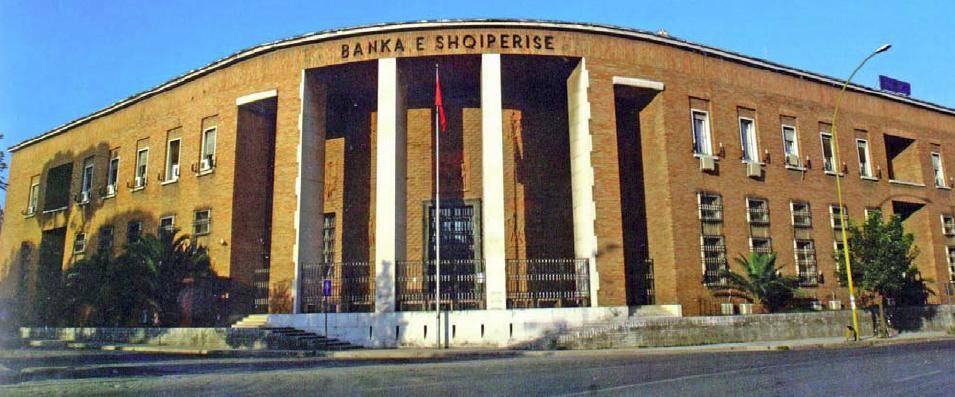 Banka e Shqipërisë ul normën e interesit për të nxitur ekonominë