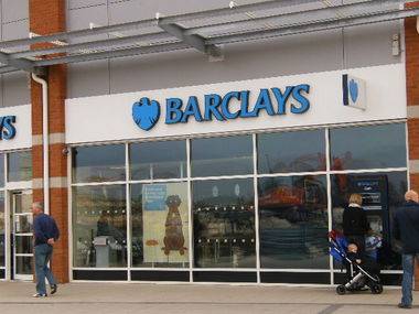 Barclays Bank mbyll njëqind filiale në Spanjë