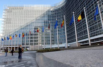 BE kërkon nga Greqia t`i përmbahet paketës së shpëtimit 