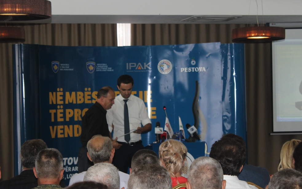 Pestova prezanton çmimin për arritje në kualitet, ESQR’S  