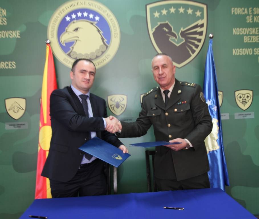 Kosova e Maqedonia nënshkrujnë bashkëpunimin në fushën ushtarake