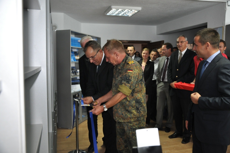 Buja dhe Drews inaugurojnë bibliotekën e NATO-s në IESPE