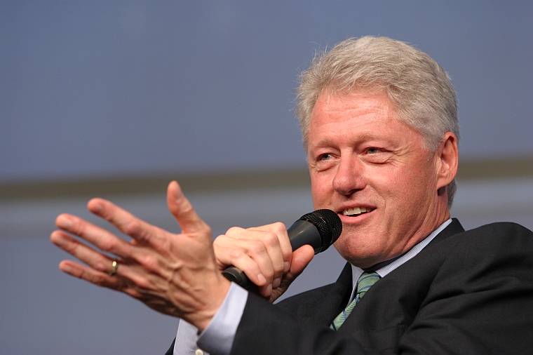 Bill Klinton shtrohet në spital