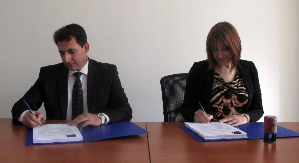 EULEX-i i dorëzoi librat e gjendjes civile të komunës së Vushtrrisë