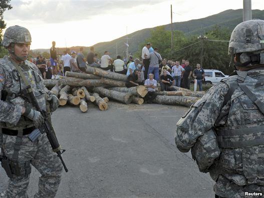 KFOR nesër nis largimin e barrikadave në veri të Kosovës