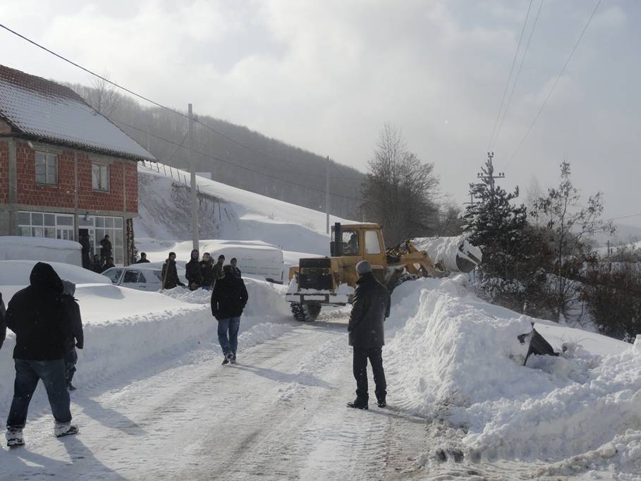 Bora ka vështirësuar disa akse rrugore në Kosovë