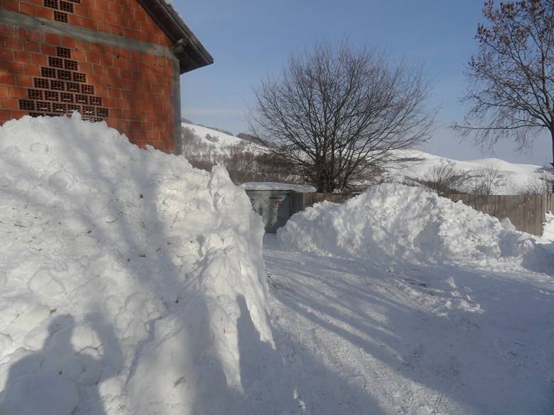 Kompanitë për largimin e borës fokusohen në fshatra