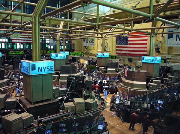 Bursat e SHBA-së mbyllen më rënie