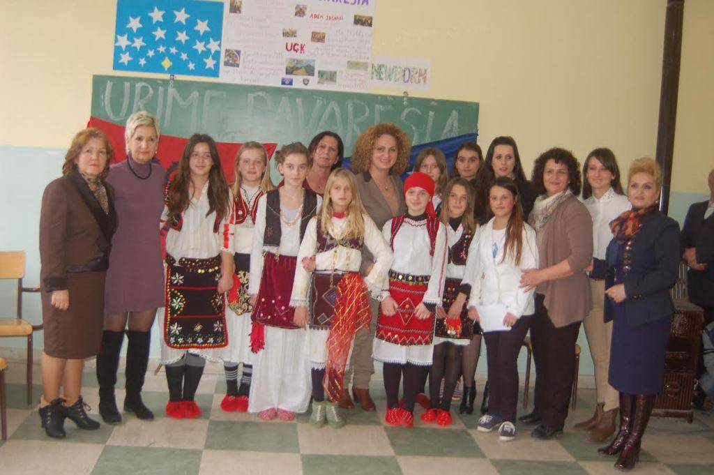 Kadaj-Bujupi shpërndau dhurata për nxënësit e Bistricës