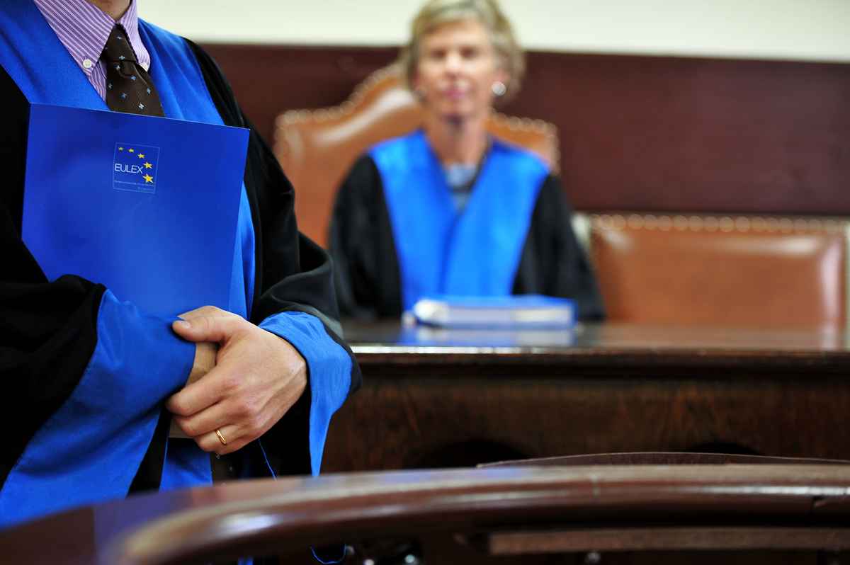 Një ish-gjyqtar dhe një ish-avokat dënohen për korrupsion