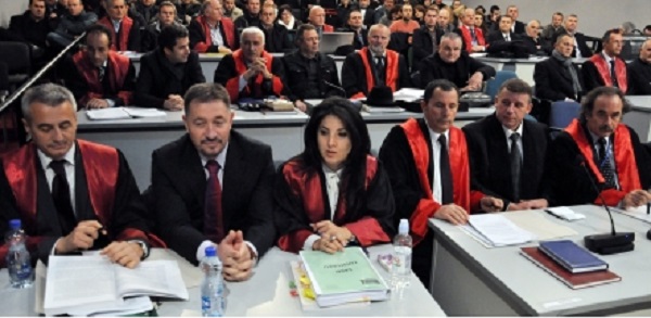 Dëshmitari: Hashim Thaçi kontrollonte burgun