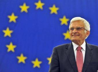 Buzek: Problemet e Eurozonës nuk duhet të prekin zgjerimin