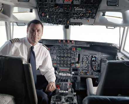 Travolta blen aeroplan për të udhëtuar rreth globit