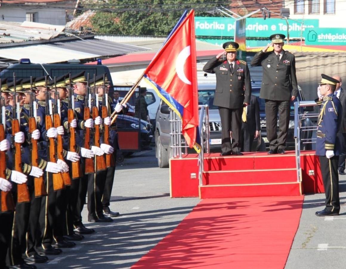 Forcat e Armatosura të Turqisë përkrahin FSK-në