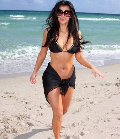 Kim Kardashian në plazhet pranë Floridës