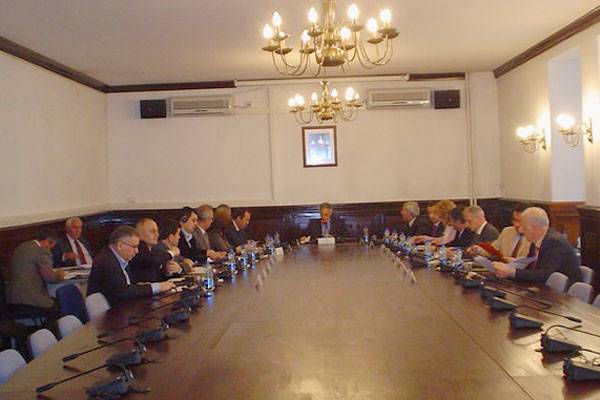 Krasniqi takoi kryetarët e komisioneve parlamentare 