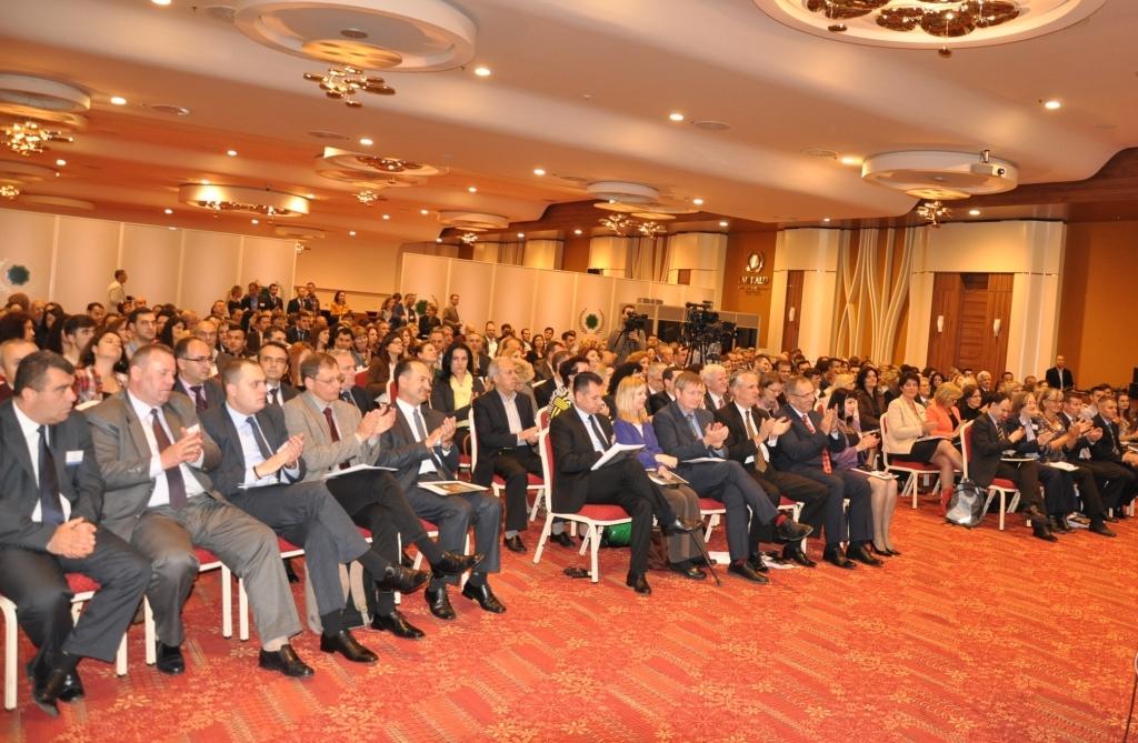 Filloi punimet Konferenca Ndërkombëtare “Kosova në PISA 2015” 