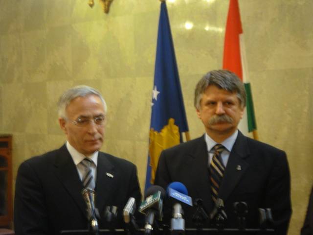 Hungaria konfirmoi mbështetjen e pakursyer për Kosovën