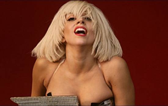 Lady Gaga dominon Mtv Ema Awards